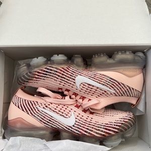 New womens pink vapormax  flyknit 3 sneakers W7.5
